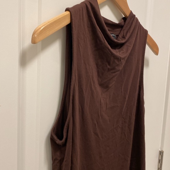 Cowl-neck sleeveless RW&Co top - Picture 3 of 9